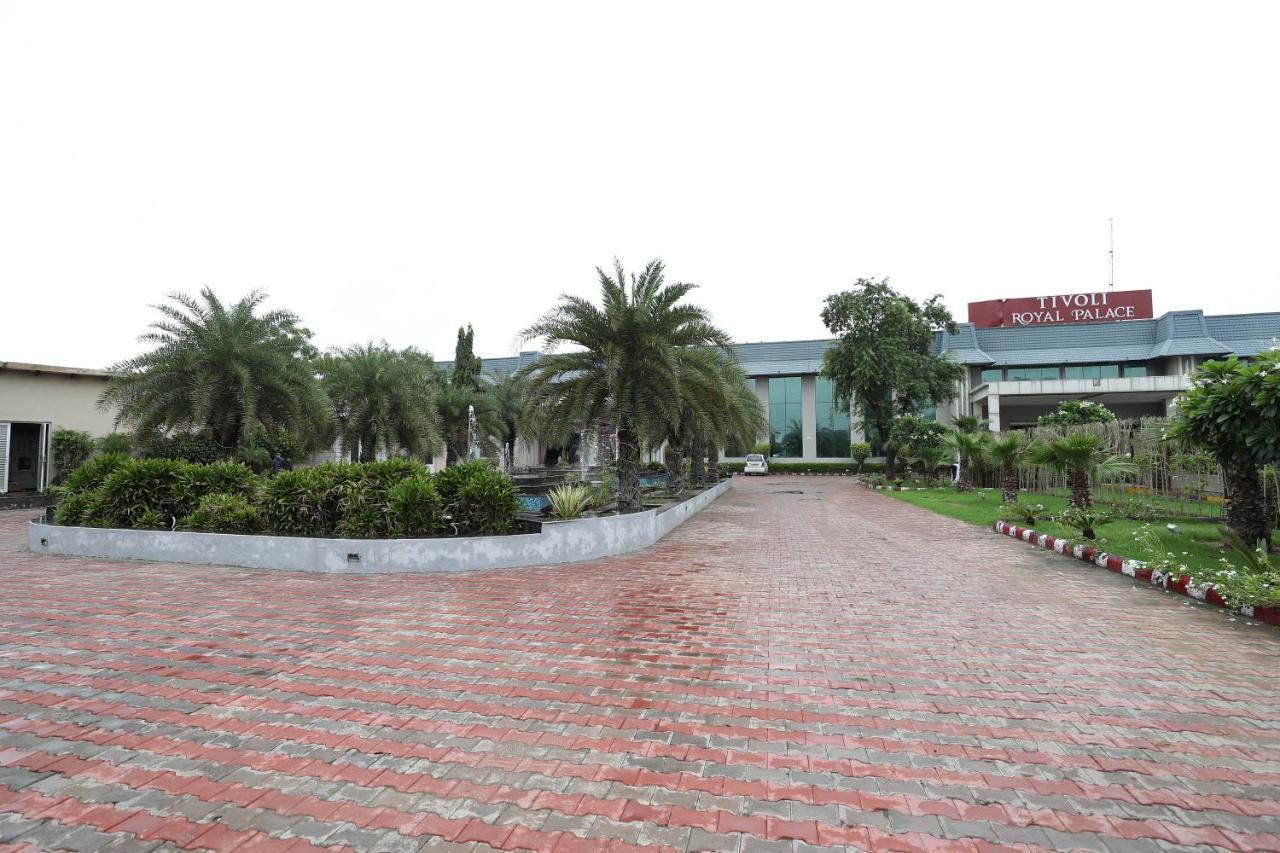 Tivoli Royal Palace Janauli Exterior foto